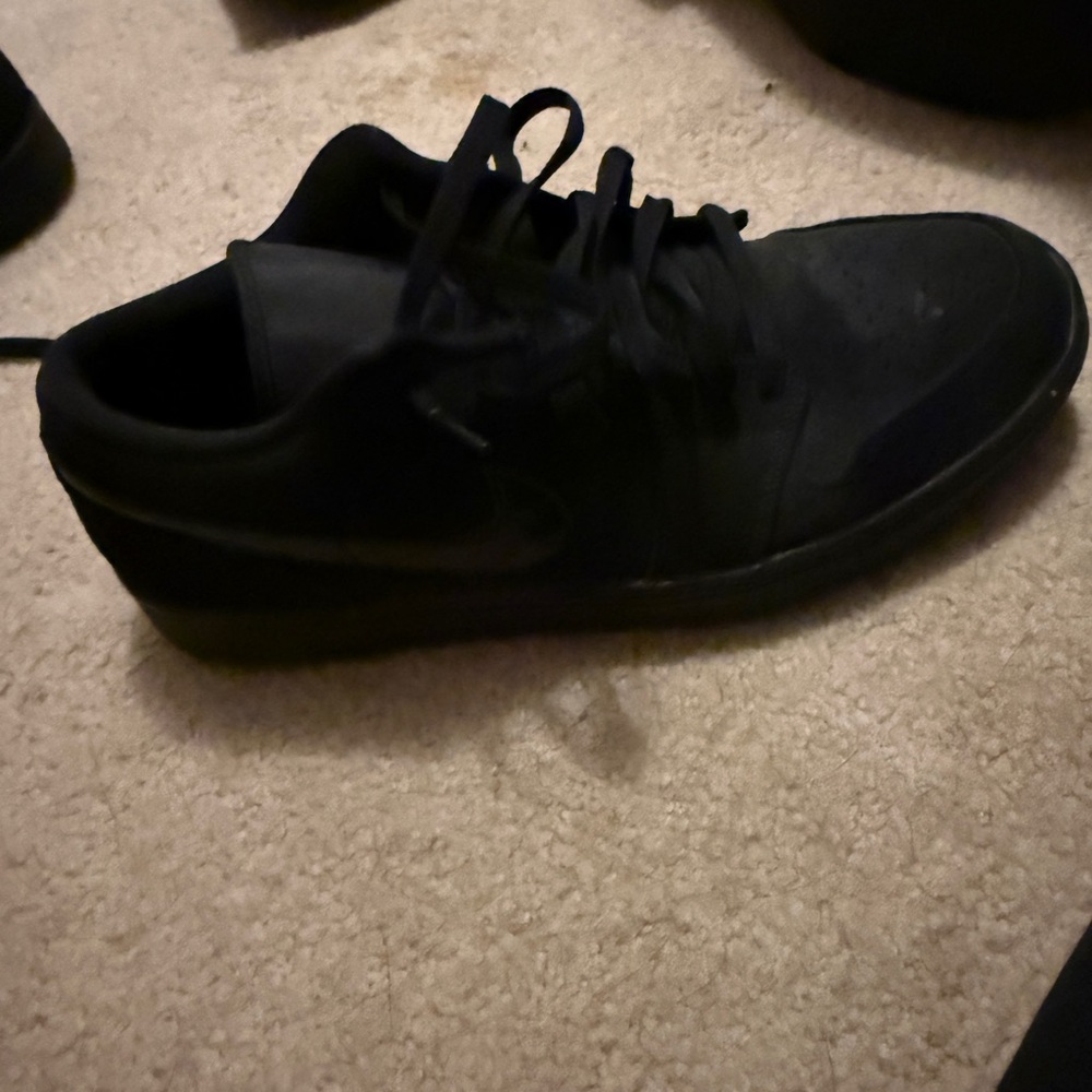 black jordan 1 low - Picture 2 of 3
